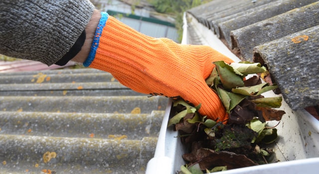Gutter debris clearing service
